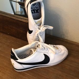 Nike Classic Cortez. 7.5